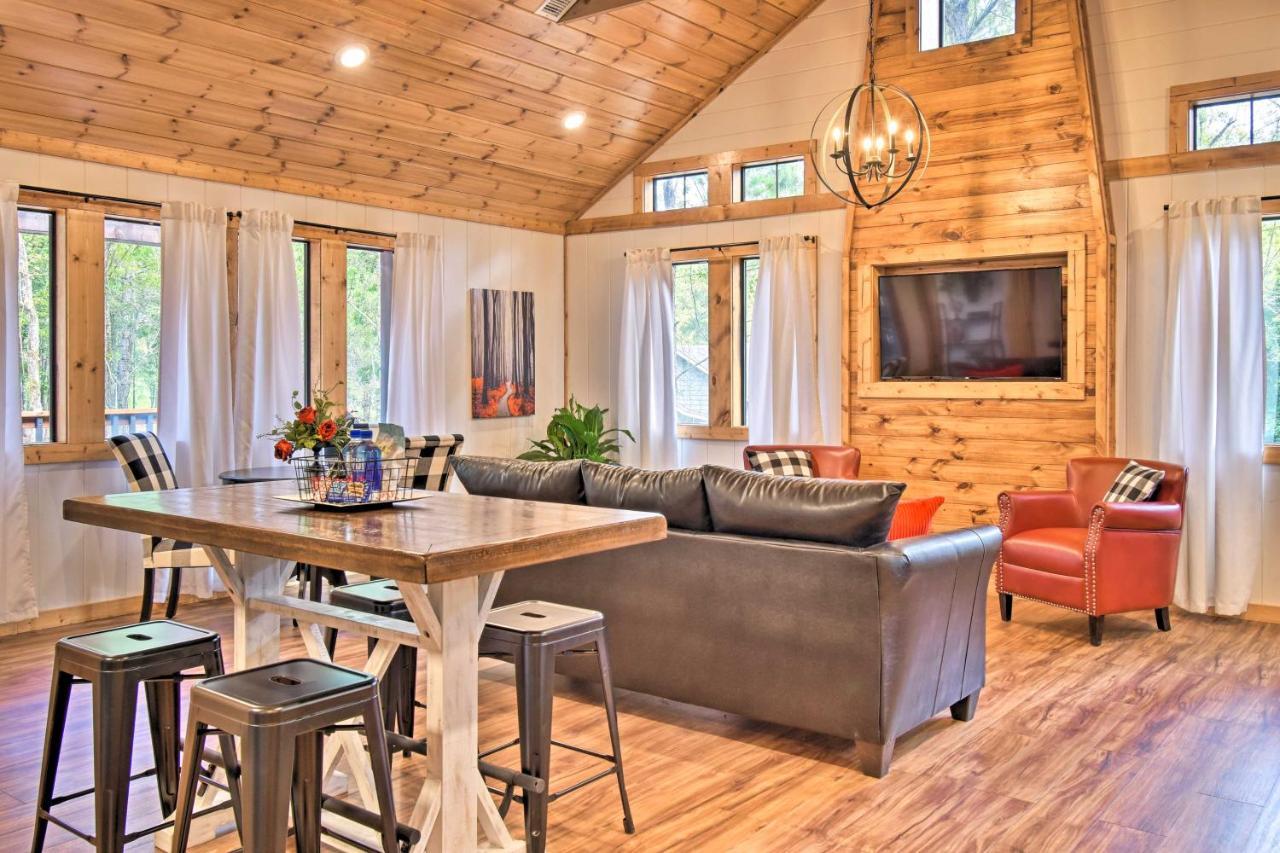 Modern Broken Bow Cabin Large Deck, Bbq And Pergola Esterno foto