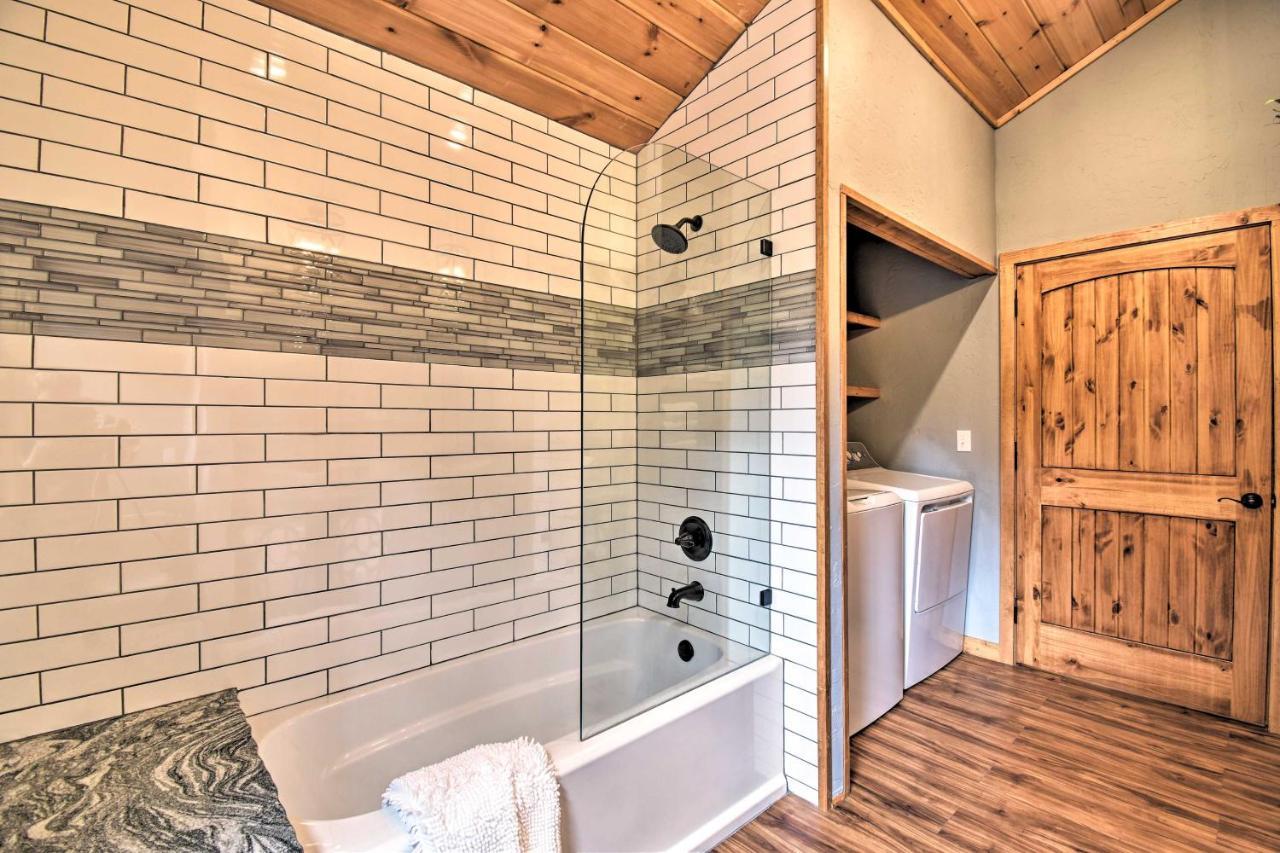 Modern Broken Bow Cabin Large Deck, Bbq And Pergola Esterno foto
