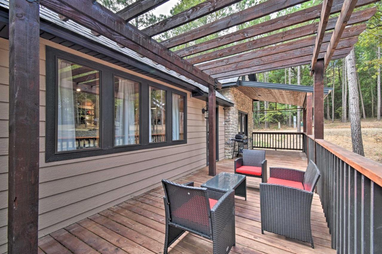 Modern Broken Bow Cabin Large Deck, Bbq And Pergola Esterno foto