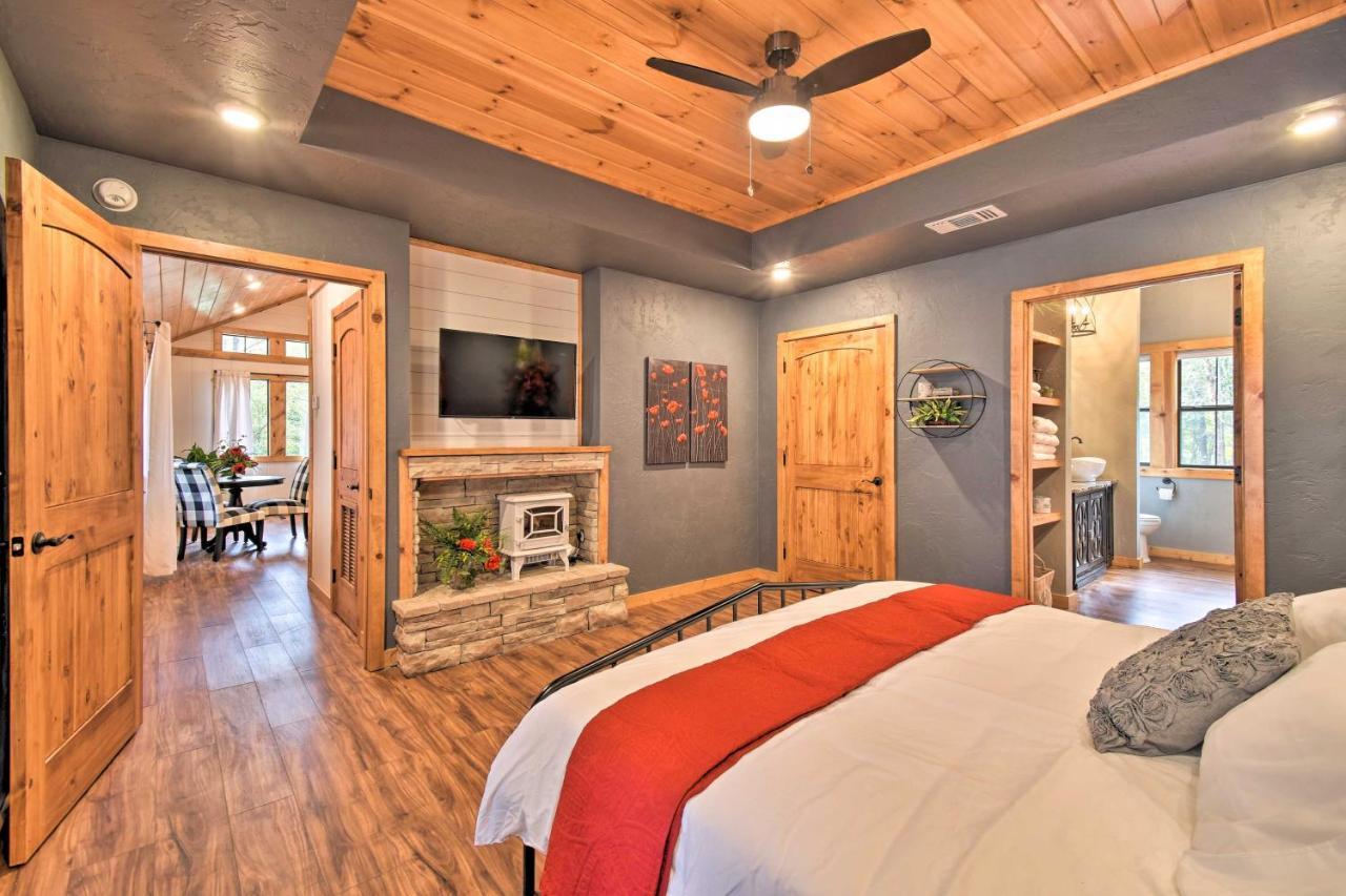 Modern Broken Bow Cabin Large Deck, Bbq And Pergola Esterno foto
